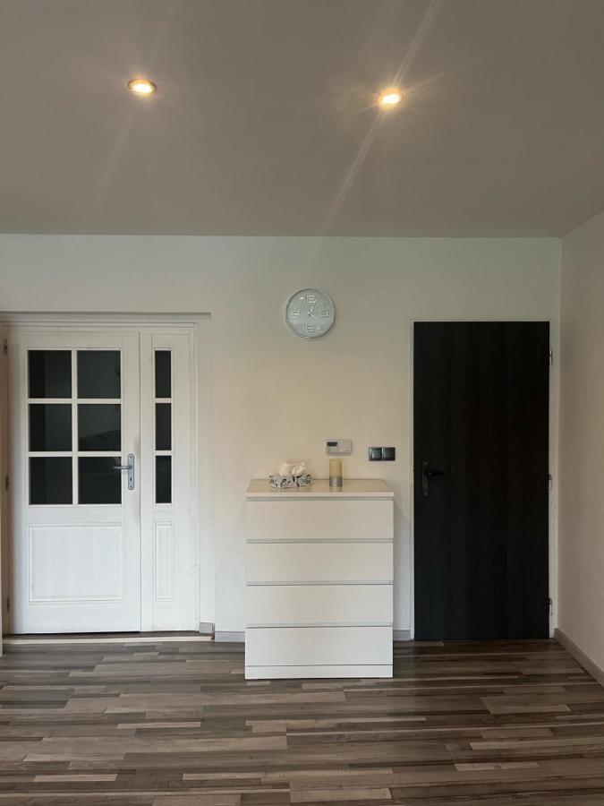 Apartman V Rodinnem Dome Jaroměř Zewnętrze zdjęcie