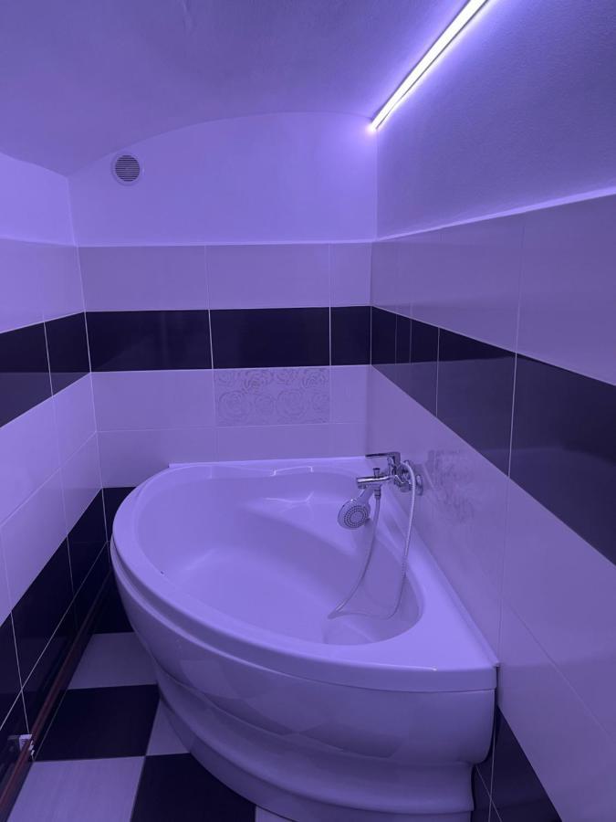 Apartman V Rodinnem Dome Jaroměř Zewnętrze zdjęcie