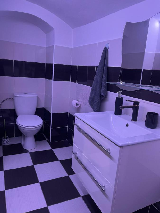 Apartman V Rodinnem Dome Jaroměř Zewnętrze zdjęcie